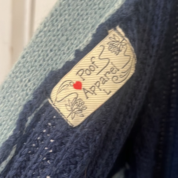 Twist back sweater - Picture 3 of 3